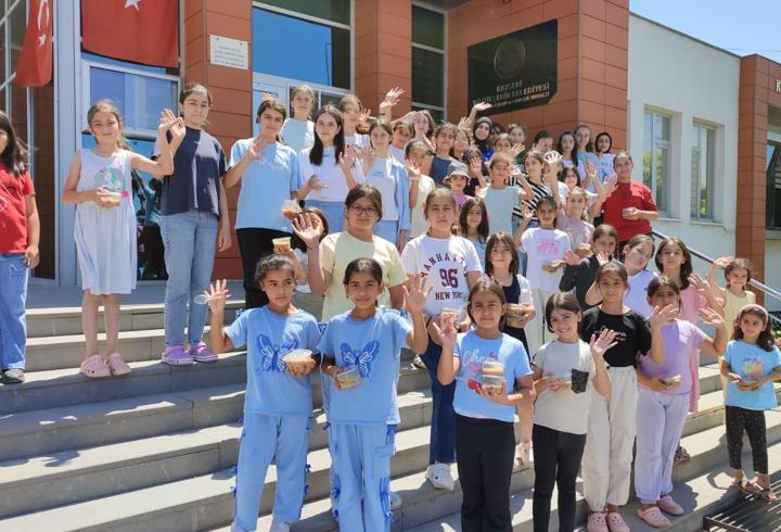Sarıoğlan'da 5 bin kişiye aşure ikram edildi