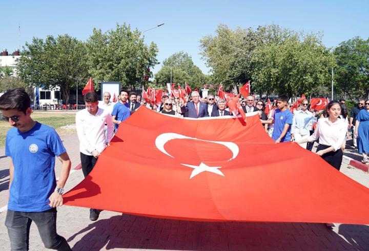 Ege Üniversitesi 15 Temmuz'da bir kez daha tek yürek oldu