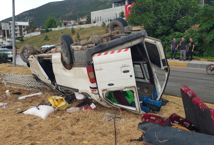 Minibüs devrildi: 4 yaralı