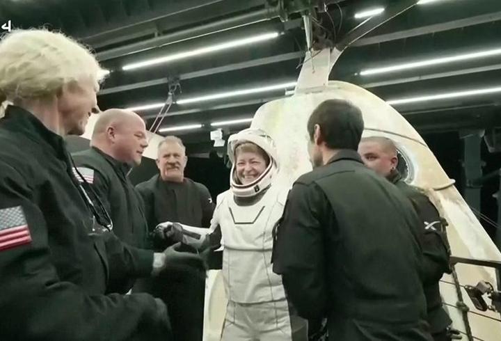 20 günlük uzay görevini tamamlayan 4 astronot döndü