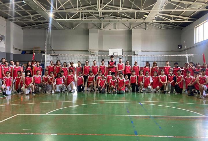 Van'da 120 öğrenciye voleybol eğitimi verildi