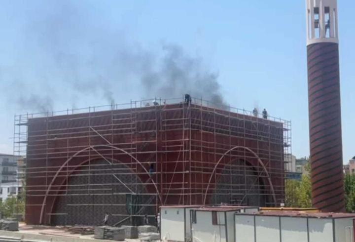 Batman’da camii inşaatında çıkan yangın söndürüldü