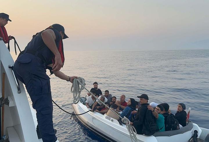 Bodrum’da 20 kaçak göçmen kurtarıldı
