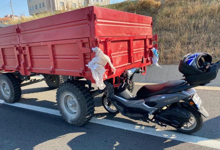 Traktörün römorkuna çarpan motosikletin sürücüsü yaralandı