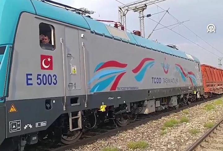 Yerli lokomotif ilk seferini tamamladı
