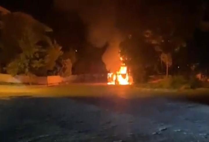 Nevşehir'de park halindeyken yanan otomobili itfaiye söndürdü