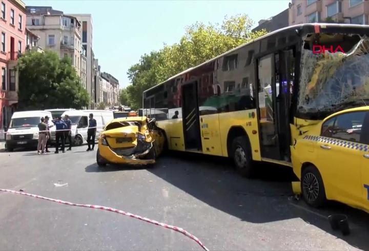 SON DAKİKA... İstanbul Beyoğlu'nda zincirleme kaza! Yaralılar var