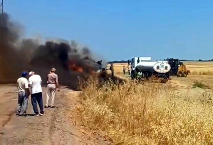 Tekirdağ’da alev alan iş makinesi yandı