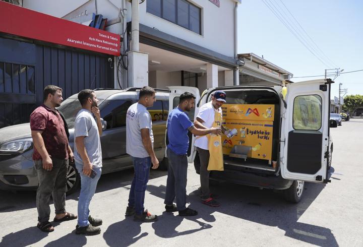 Kavurucu sıcaklarda Büyükşehir’den buz gibi limonata