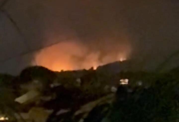 İzmir’de çöplükte çıkan yangın makilik alana sıçradı