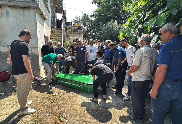 Evde çıkan yangında 2 çocuk annesi öldü