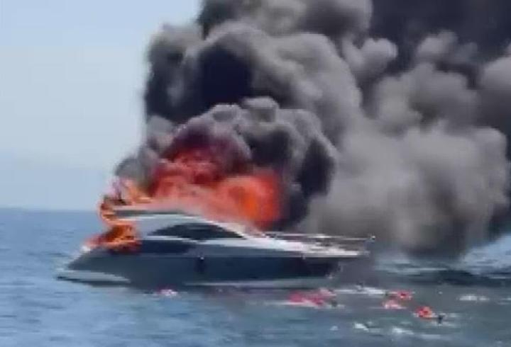 Kınalıada açıklarında tekne yangını: 16 kişi denize atlayarak kurtuldu