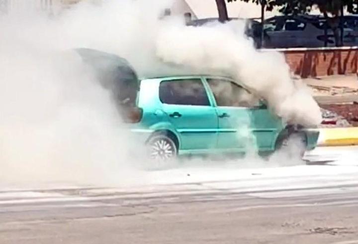 Edirne’de trafikte alev alan otomobil, zarar gördü 