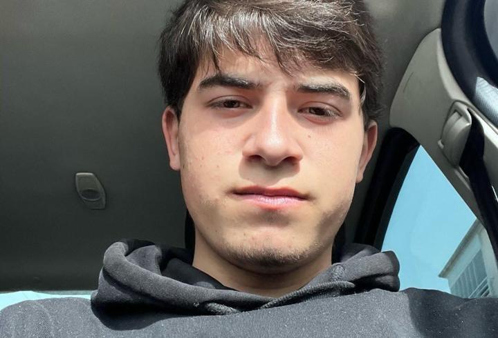 Hafif ticari araçla çarpışan motosikletli öldü