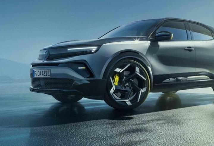 Opel En Hızlı Elektrikli Modelini Tanıttı
