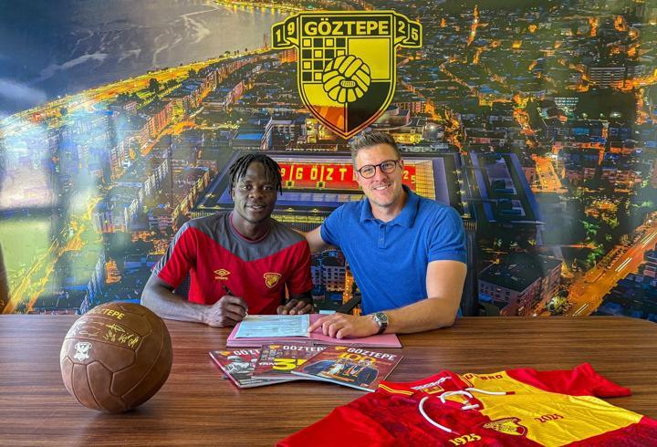 Göztepe Junior Olaitan Ishola ile imzaladı