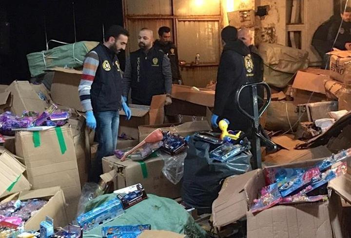 Bakanlıktan kaçak oyuncak ve telefon operasyonu