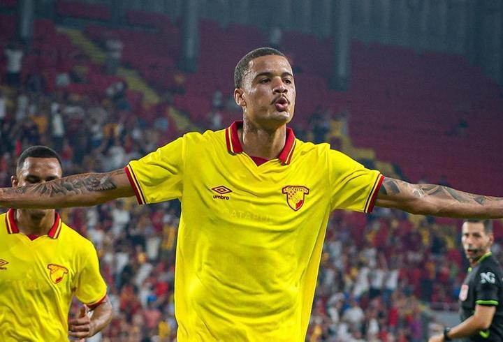 Göztepe taraftarıyla buluştu! Yeni transfer Janderson golünü attı...