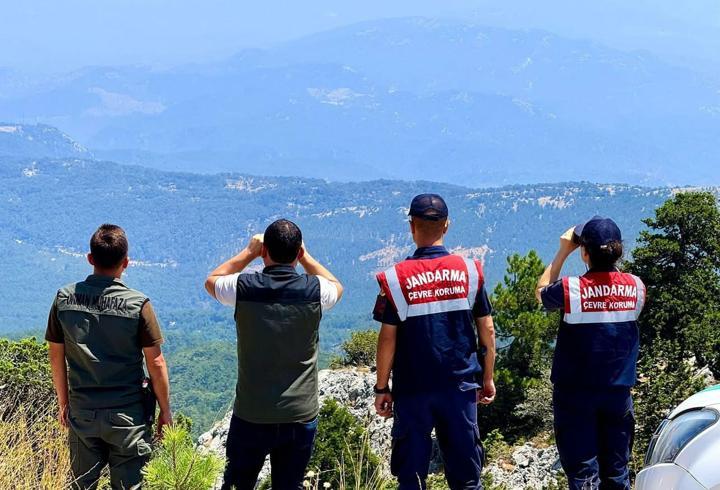 Muğla’da jandarma ve orman ekipleri yangınlara karşı nöbette