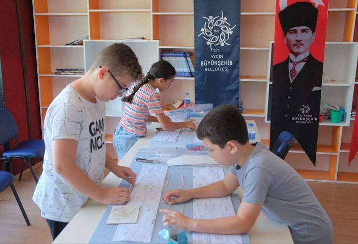 Aydın'da çocuklara yaz kurslarında 'model uçak' eğitimi