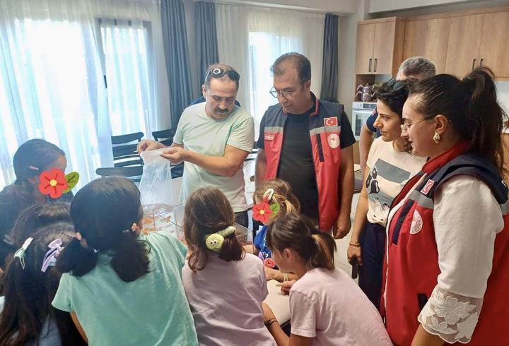 Hatay’da çocuk evlerine akvaryum ve balık hediye edildi