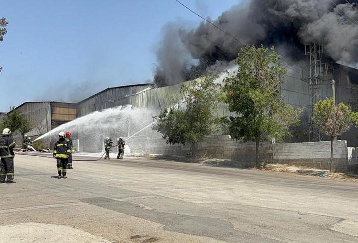 Son dakika: Gaziantep'te halı fabrikası yanıyor