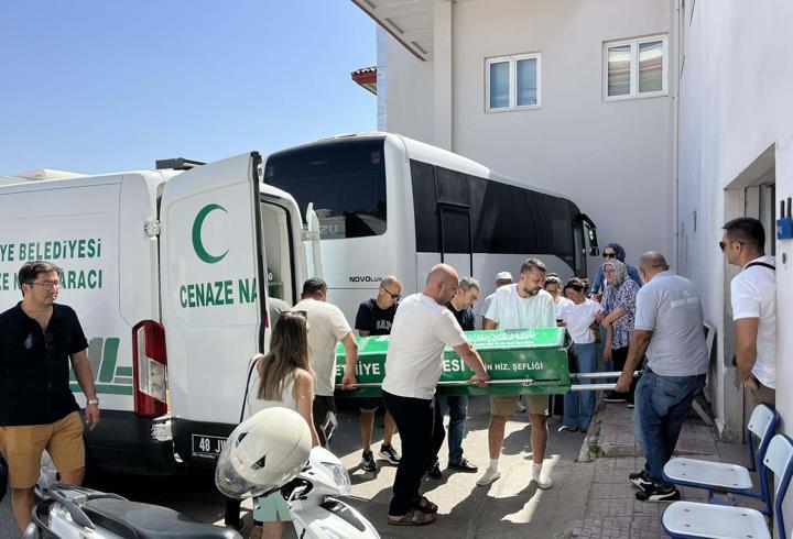Yüzerken havuzda fenalaştı, hastanede kurtarılamadı