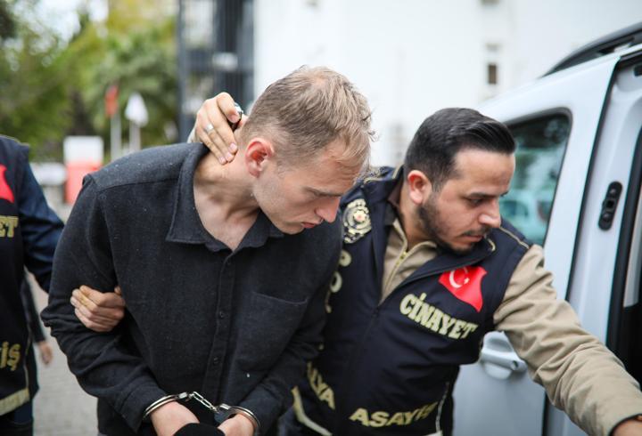 Babasını öldürmekten yargılanan sanığın tahliye talebine ret