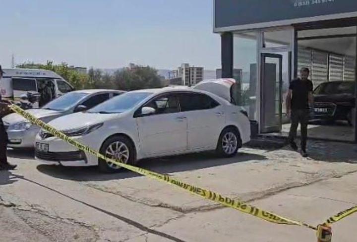 Oto galeriye ateş açıldı: 1 yaralı
