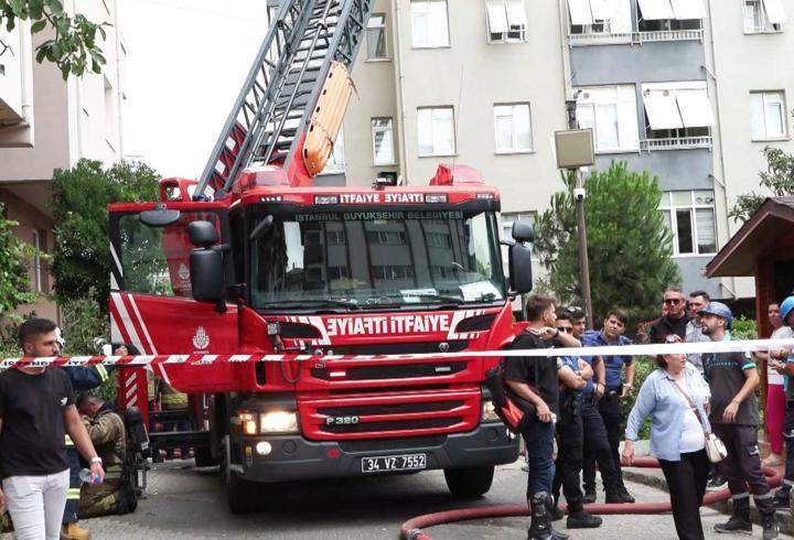 Üsküdar’da 10 katlı binada yangın çıktı: 4 kişi yaralandı