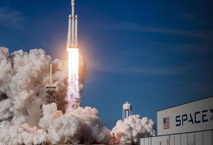 SpaceX’in insanlı uzay uçuş görevi ertelendi