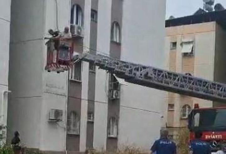 Apartman merdivenleri çöktü, mahsur kalan 10 kişi kurtarıldı