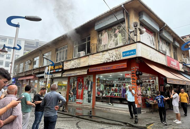 Rize’de elektrik dağıtım şirketinin ofisi yandı