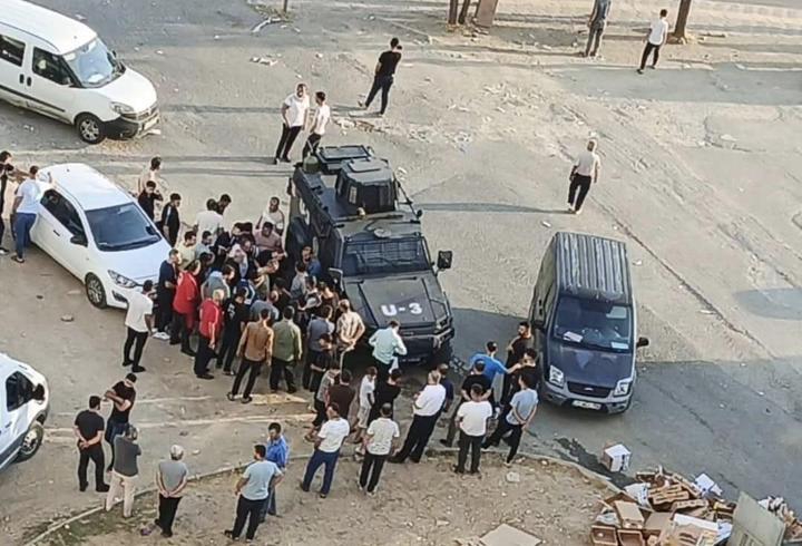 Durakta beklerken uğradığı silahlı saldırıda öldü