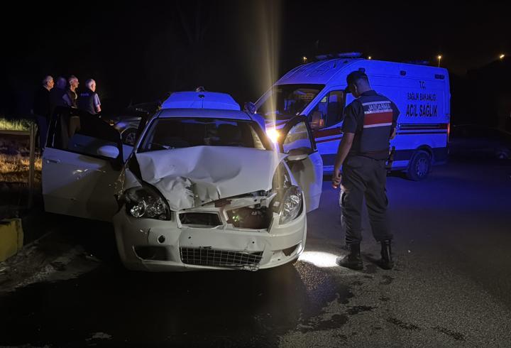 Bolu'da çarpışan iki otomobildeki 4 kişi yaralandı
