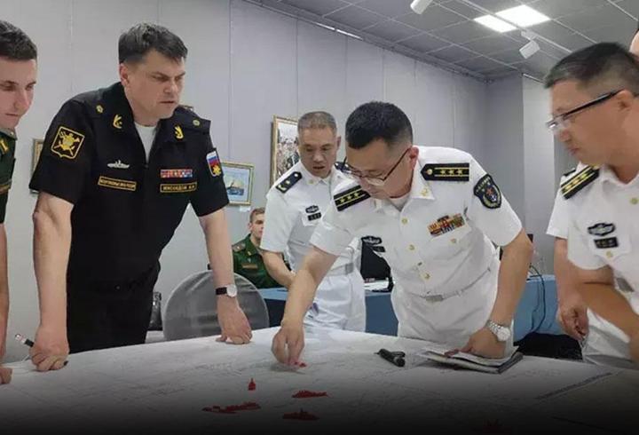 'Sembolik iş birliklerinin ötesinde...' Rusya ve Çin'den gözdağı: Denizaltı ve uçaklar denize açıldı