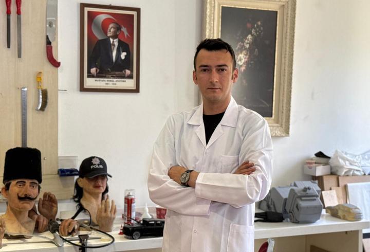 Yapımında çalıştığı Polis Müzesi'ne polis olarak geri döndü