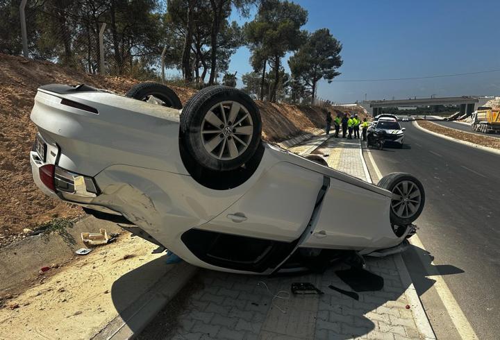 Çalıntı otomobille kaza yaptılar; 4 yaralı