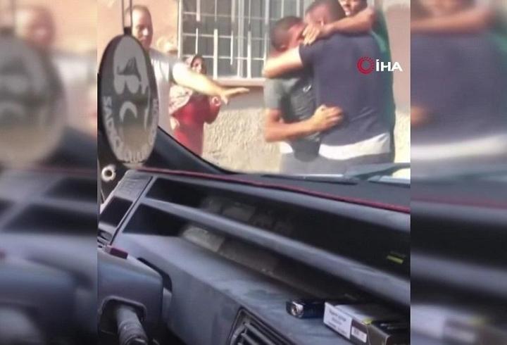 Hatay'da tekmeli-yumruklu kavga: Sokak boks ringine döndü!