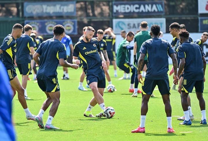 Fenerbahçe'nin Feyenoord maçı kamp kadrosu açıklandı