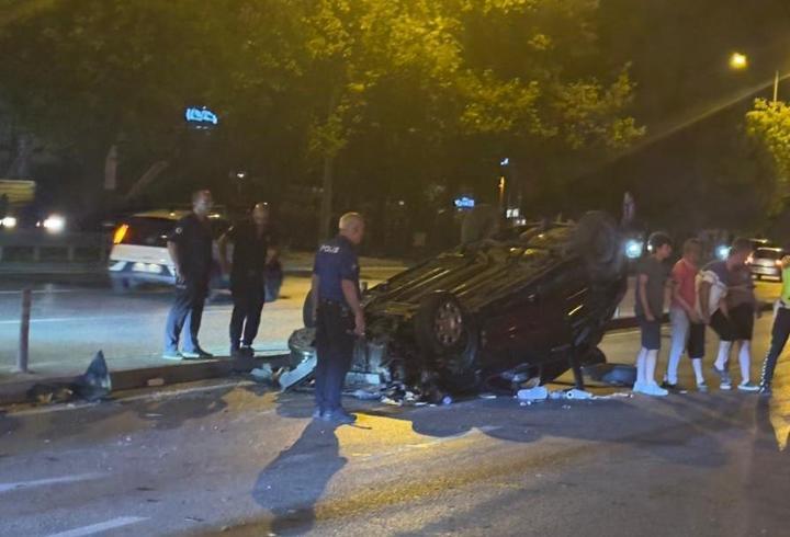 Çekiciye çarpan otomobildeki çift yaralandı