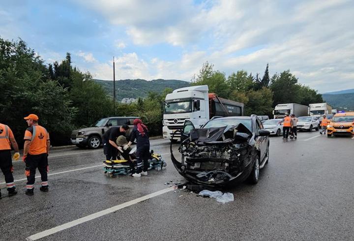 TEM’de 10 araç zincirleme kazaya karıştı: Yaralılar var...