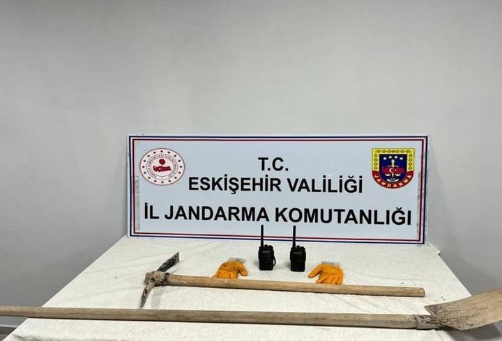 Eskişehir’de kaçak kazı; 2 gözaltı