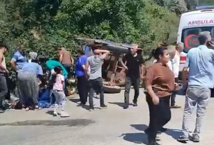 Devrilen fındık işçilerinin taşındığı römork devrildi; 7 yaralı