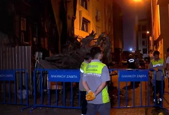 Bakırköy’de 100 yıllık tarihi bina çöktü!