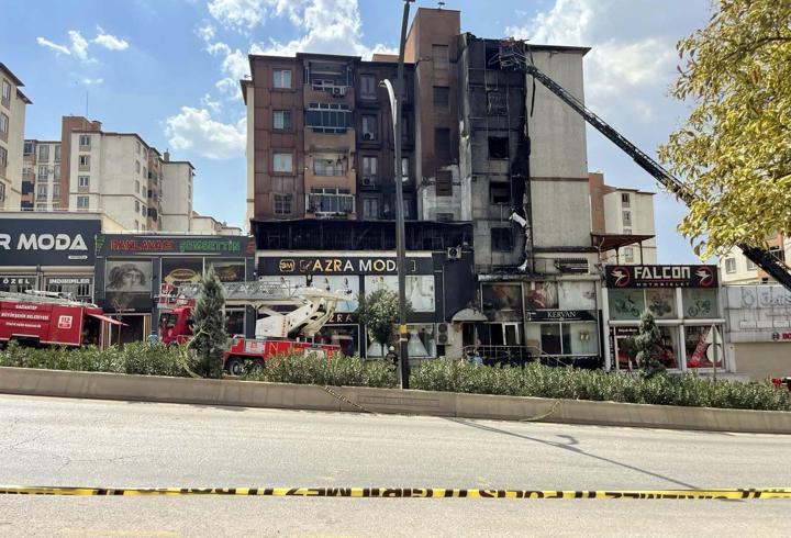 Gaziantep'te 5 katlı binada yangın; 23 kişi dumandan etkilendi