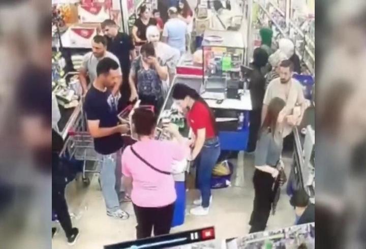 Yer silip, çuval taşıyorlar... Market kasiyerleri neden bir anda bayılıyor?