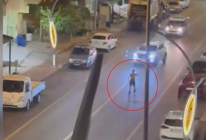 Bıçakla araçlara saldıran şüpheliye biber gazlı müdahale kamerada