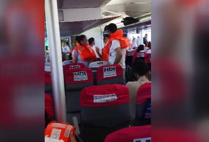 Korku dolu anlar: İDO feribotu kayaya çarptı