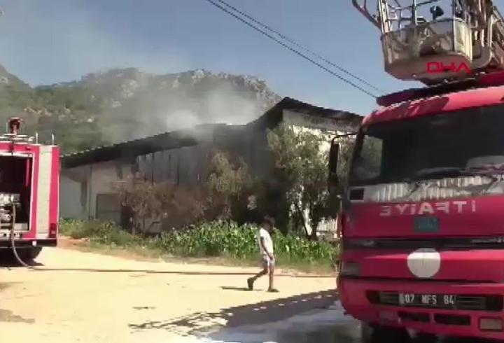 Antalya'da mobilya atölyesinde yangın